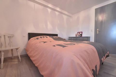 Le matin, une minute suffira pour vous rendre à pied au mini marché local et acheter entre autres une baguette et des croissants. Cette maison de vacances rénovée en 2017 se trouve dans la 'rue principale' du petit village de Saint Louis. Cette maiso...