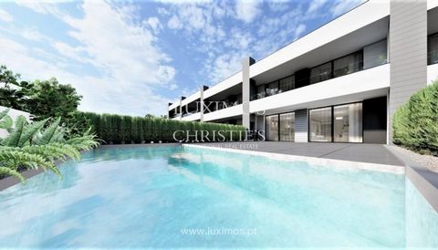 Elegantes neues Stadthaus mit drei Schlafzimmern in der exklusiven Wohnanlage Villas D'Alma , die strategisch günstig in einer der privilegiertesten und zentralsten Wohngegenden von Almancil liegt. Mit modernen architektonischen Linien und exzellente...