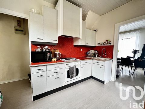 iad France - Frederic VERNANCHET vous propose: Dans un secteur privilégié, à 10 minutes à pieds du centre de St André les Vergers et centre commercial, je vous propose cette maison de ville type année 30, idéale pour un premier achat. La véranda vous...