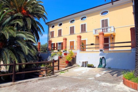 Price from € 149,000 (it was from €155,000) 2-bedroom apartments situated in hilly position, with views over the bay of Follonica, the sea and Elba Island. The charming villa was built at the beginning of 1900 and recently completely restored and con...