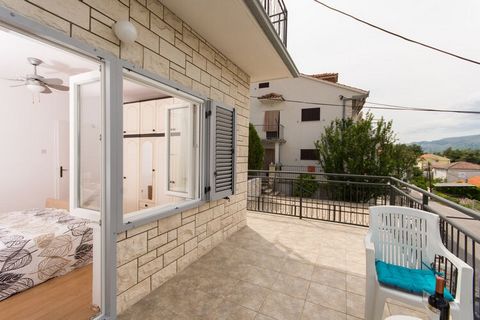 Located in Mastrinka, this quaint holiday home is perfect for a family getaway or reunion with friends. With 3 bedrooms, this villa can accommodate up to 8 guests. It has a terrace or balcony for you to enjoy the scenic views of the surroundings. The...