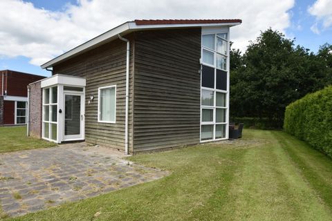 This nice holiday home in the youngest province in the Netherlands has a wonderful garden and a nice location. You have access to a communal swimming pool and the enthusiast can hit a ball on the tennis court. It is an excellent choice for vacations ...
