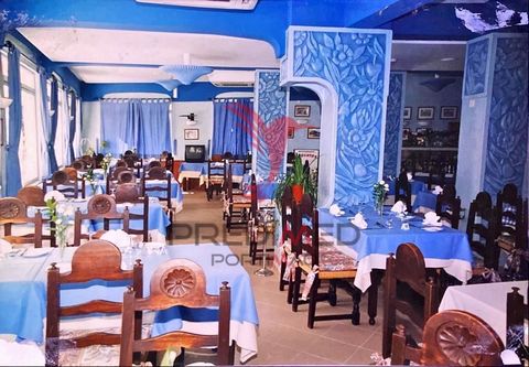 Excellent Restaurant in the Center of Albufeira (downtown), situated 400meters from the beach. With 70 seats With privileged situation, large living room and equipped kitchen. Good investment.