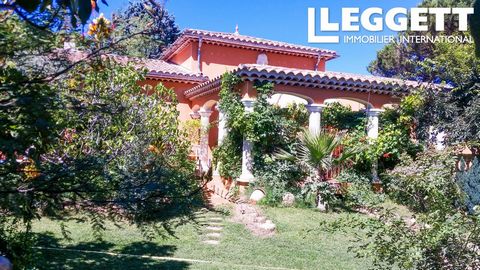 A19233RSI30 - This modern, spacious house in traditional style with a tastefully landscaped garden is ideal as a year-round or holiday home. It is in a quiet part of a village with bakery and local shop, 8 km from Bagnols-sur-Cèze, 20 km from histori...