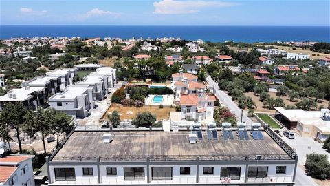 Er is een charmant uitzicht op de zee. Het appartement ligt op ongeveer 0,5-1 km van de kust en de dichtstbijzijnde luchthaven ligt op ongeveer 50-100 km afstand. Dit appartement beschikt over 89 m². In totaal zijn er 3 kamers met badkamer. Alle kame...