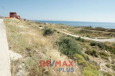 Karystos, Aetos, Plot For Sale, 500 sq.m., Building factor: 0,4, Coverage factor: 20, View: Sea view, Features: For development, For Investment, Roadside, Three Fronted, Flat, Price: 30.000€. REMAX PLUS, Tel: ... , email: ...