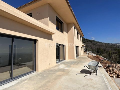 Discover this magnificent 4-bedroom Bastide with a breathtaking view of Cabris and the hills of Tanneron, located in the hills of Spéracèdes. Built in reinforced concrete and delivered in Spring 2023, this property offers excellent construction quali...