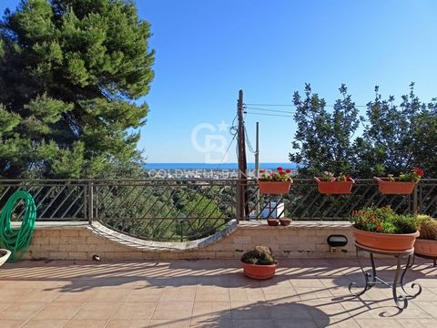 PUGLIA. Forest of Fasano Villa for sale Coldwell Banker offers for sale, in the Selva di Fasano area, a villa on the mezzanine floor, within a residential complex consisting of four houses. The property consists of two living rooms, two kitchens, fou...