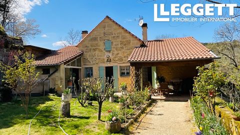 A20153GYK24 - A genuine hidden gem in the heights of Les Eyzies, just two kilometres from the thriving village centre. This property, an ancient quarry site originally, is perched high on the Vezere Valley and built on a series of terraces. The barns...