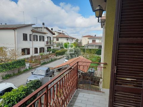 Sutri- Via Nicola Capotondi. In a semi-central area but not far from the historic center and a stone's throw from the commercial area, post offices, pharmacies, beauty centers, supermarkets ect. We offer for sale an apartment of 120 square meters tot...
