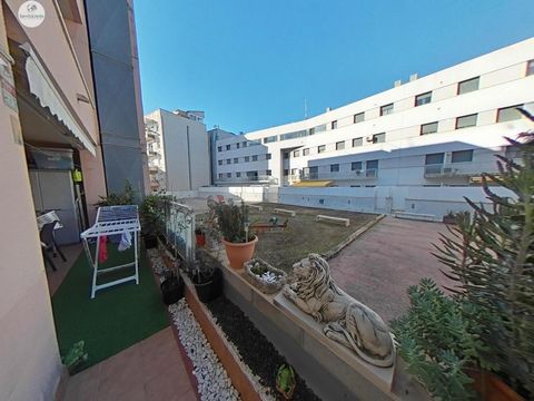 1. Apartment → Apartment in El Vendrell Centro area, 86 m. of surface area, a double bedroom en suite and a single room, 2 bathrooms, renovated property, kitchen only furniture, stoneware floor, aluminum exterior carpentry / double glazing. Terrace a...