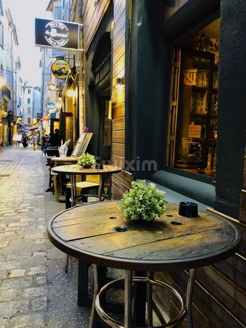 Ref 67459AD: Aix-en-Provence, right in the center in an emblematic street, very beautiful commercial premises of 166m2 refurbished (operated in catering until June 2023). A great opportunity! Swixim independent sales agent in your sector: Fees payabl...