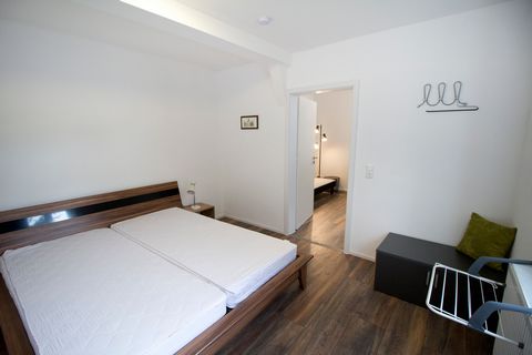 The apartment offers a total of approx. 45m² of living space, a living/bedroom with new laminate flooring, a complete kitchenette with refrigerator, a completely new and chic bathroom. In the bedroom there is a 140x200cm bed, an old historical wardro...