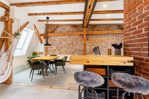This beautiful attic apartment offers everything you need to feel comfortable. The fully furnished apartment offers space for one to two people. In case of visitors, the spacious couch can be converted into a guest bed. The kitchen is fully equipped ...