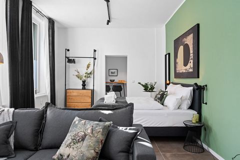 Welcome to APARTVIEW in the city centre of Krefeld! Our bright and modern design flat has everything you need for a nice stay: → Queen-size bed and sofa bed → Smart TV with NETFLIX → NESPRESSO coffee machine → Fully equipped kitchen → Private access ...