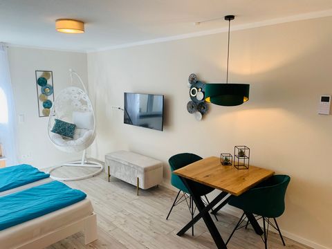 The apartment is located in the basement of an apartment building newly built in 2022 in a quiet residential area. Due to its excellent location, it is easily accessible both by car and by public transport. The apartment is exclusively furnished and ...