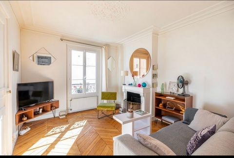 MOBILITY LEASE ONLY - Located in the 17th ARR. of Paris, a stone's throw from the Champs Elysées, RER A and line 1, this is the ideal location for business stays and to enjoy the Parisian setting. Typical Parisian 3-room flat, 42 m2, on the top floor...