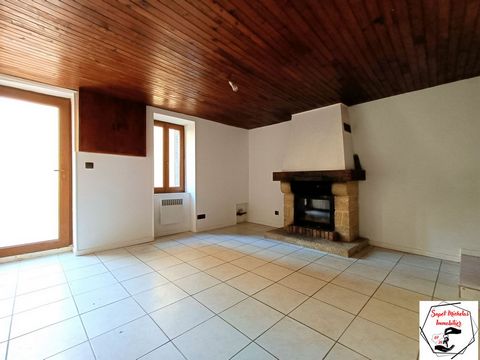 In your agency Sapet Michelas Immobilier ! In the charming village of Glun, 15 minutes from Valence, come discover this residential house with an area of approximately 83 m² on 3 levels: on the ground floor, you will find a living room, a kitchen, an...