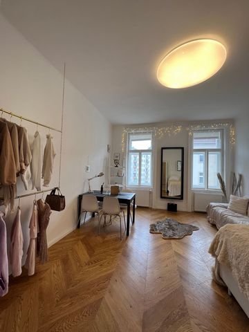 Schön eingerichtete Wohnung im 3. OG, Zentrale Lage. Küche mit Spülmaschine, Mikrowelle und Backofen Schicker Wohnbereich. Badezimmer mit Dusche, WC, Waschbecken, Föhn, ......, Supermärkte und jede Menge Restaurants in der Umgebung. Tankstelle mit kl...