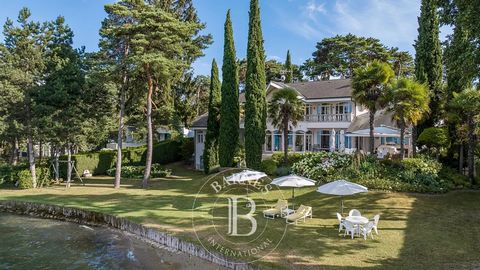 SCIEZ-SUR-LÉMAN - Domaine de Coudrée. Located in the popular Domaine de Coudrée, this exceptional “waterfront” property offers nearly 600 sqm as well as a secure, wooded park of 2,337 sqm with a panoramic view of Lake Geneva. The villa offers excepti...