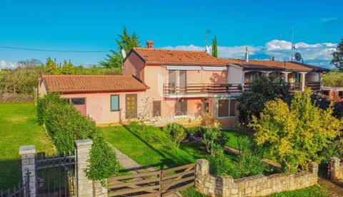 Location: Istarska županija, Brtonigla, Brtonigla. Istria, Brtonigla Just a few minutes' drive from Brtonigla and Novigrad, located in a quiet street, there is this exceptional house with a lot of potential and a nice garden! The house is located on ...