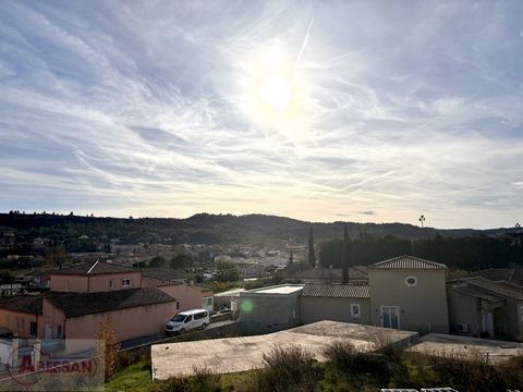 Herault (34), for sale in the town of Saint-Chinian, fully serviced building land with sewer, water, electricity and terminal with an area of 780 m2, beautiful southern exposure. Outside flood zone. Everything is consistent. A building permit has bee...
