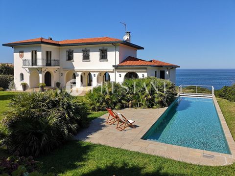 VILLA LANTXURDA - At St. Jean de Luz, rent in the quiet area and search Sainte Barbe, superb property overlooking the ocean with heated pool and tennis court. Situated 15 minutes walk from the beach and 20 minutes from downtown St. Jean de Luz. Direc...