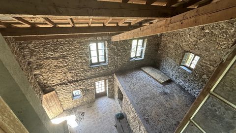 Very rare! Located in Tournon North, on almost 2 hectares of woods, come and discover this exposed stone building, of about 45 m2 on the ground, to be completely restored. As a main residence, second home or ideal for seasonal rental, the property is...