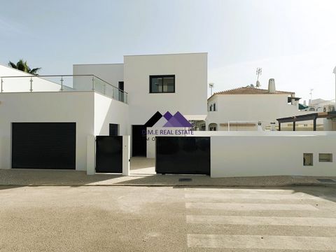 Fantastic villa in the final stages of construction just 650m from the stunning Praia da Alagoa in Altura. House comprising, on the ground floor, a patio with swimming pool, shower and barbecue. It also has a large garage. Main entrance through the l...