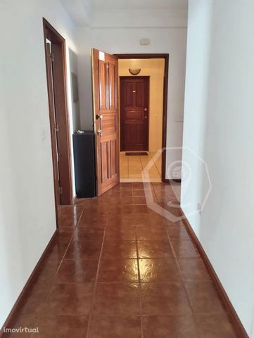 3 bedroom apartment with gross area 135 m2 in the parish of Oiã. Construction year 2000. Natural gas. Located in the quiet residential area with proximity main roads. Composed of Hall - entrance, Living room with fireplace w / fireplace and Balcony. ...
