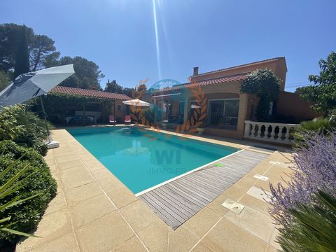 Located in a quiet and residential area of Trans-en-Provence, you will be seduced by this detached villa composed of a living room with a semi-open kitchen, 2 bedrooms, a bathroom, an office space. Upstairs, a spacious master suite with bathroom. Sup...