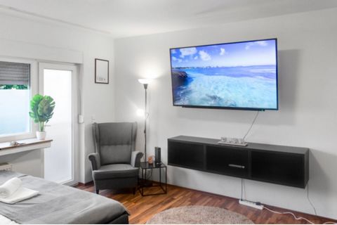 Whether on a city trip or on business, here you will find the perfect place for your stay. A special experience awaits you with highlights such as a 65 inch Smart TV, a cozy balcony, a gourmet kitchen and a workplace. Free parking is also available. ...