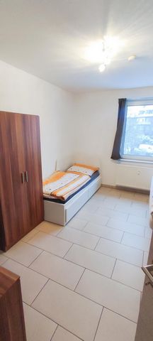 The bright apartment has 2 rooms. Otherwise, the apartment has 1 bedrooms with 2 single beds, a large kitchen, a daylight bathroom a bright living room. In the basement there is a washing machine and drying facilities for free use in the communal lau...