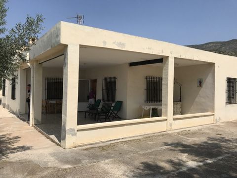 Finca with extra building of 85m2 Quietly located finca on a plot of 4000m2 This finca consists of a house of 150m2 and an outbuilding of 85m2 There is a swimming pool in front of the house and there is a lower part of the plot where olive trees are ...
