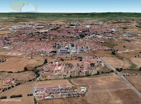 If you want to build your house in a very quiet area of the city of Évora, this plot of 293 m2 is the ideal place. Bairro 25 de Abril is a neighborhood on the outskirts of the city of Évora. It is set in an agricultural landscape, but located just 1....
