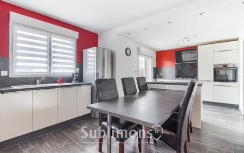 You want to buy a house in the town of Saint-Gildas-Des-Bois, 100m from shops, schools and bus lines: This city center house, located on a plot of about 680m2 is therefore made for you. You will have an entrance hall with its cupboards and terrace ac...