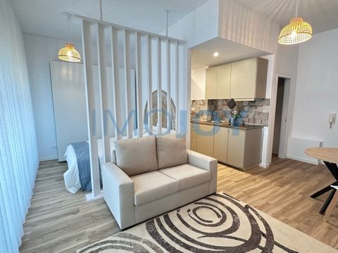 Bright studio with balcony and parking space in Matosinhos Sul for rent for 1100 euros without services or 1200 euros with all inclusive. The flat is fully furnished and equipped with air conditioning, oven, fridge freezer, washer and dryer, oven, ho...