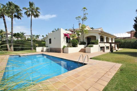 Located in Bahía de Marbella. WONDERFUL VILLA WITH GARDEN AND POOL, SEA VIEWS, ON THE 2nd LINE IN THE BEST BEACHES OF MARBELLA, IN BAHIA DE MARBELLA!! Fantastic villa for rent, with sea views, 8 bedrooms and 7 bathrooms, large living room with firepl...
