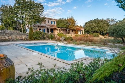 Provence Home, the real estate agency of Luberon, offers for sale, close to the center of the village of Cabrières d'Avignon, a large family house situated on a beautiful plot of land planted with olive trees, enclosed by dry stone walls, in a privil...