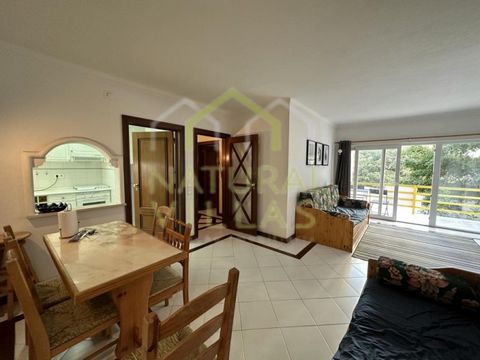 Elegante 1-Zimmer-Wohnung mit Balkon und Parkplatz in geschlossener Wohnanlage im Zentrum von Vilamoura. Sophistiziertes Ambiente, natürliches Licht und Nähe zum Yachthafen und Strand. Diese außergewöhnliche 1-Zimmer-Wohnung im Herzen von Vilamoura z...