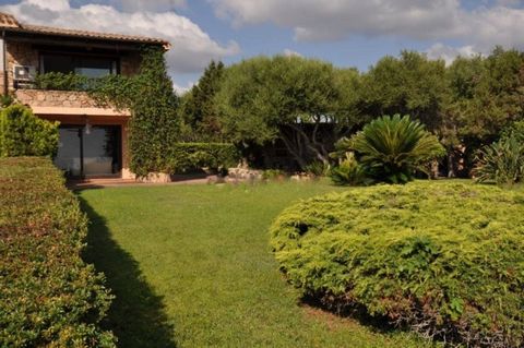 Immersed in one of the most beautiful and renowned places in Sardinia, this wonderful villa is entirely built with granite stones characteristic of the area. Equipped with a large private planted garden that is suitable for multiple uses, the villa e...