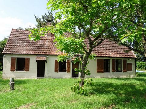 Nature lovers, you who are looking for the calm of the countryside, this charming farmhouse of 95 m2 on a plot of 7800 m2 with swimming pool and garage is made for you. It has a kitchen, dining room / living room with fireplace, a bedroom, bathroom, ...