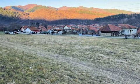 SUPRIMMO Agency: ... We are pleased to present for sale a regulated plot of land in one of the districts of Apriltsi. The property has a size of 3793 sq.m with very good south-east exposure. There is a conceptual design for the construction of a hote...