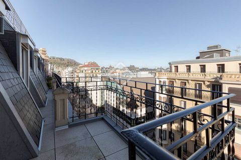 Lucas Fox presenta este impresionante piso, certificado con los rigurosos estándares Passivhaus, en venta en San Sebastián. Este luminoso piso con orientación este y ubicado en la sexta planta goza de una encantadora terraza que ofrece vistas despeja...