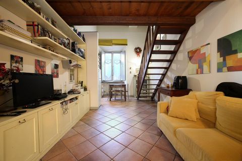 Location: in Via Sacchi, a stone's throw from Corso Italia, the shopping street par excellence in the historic center of Viterbo, in a splendid period building once inhabited by noble families, we find a 50 m2 apartment on the second floor. Main feat...