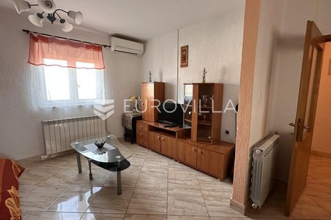 Istra, Feštini, two-bedroom apartment for long-term rent in a family house. In the quiet hamlet of Feštini, not far from Žminj, a family house is situated, within which there is an apartment available for long-term rental. The apartment is located on...