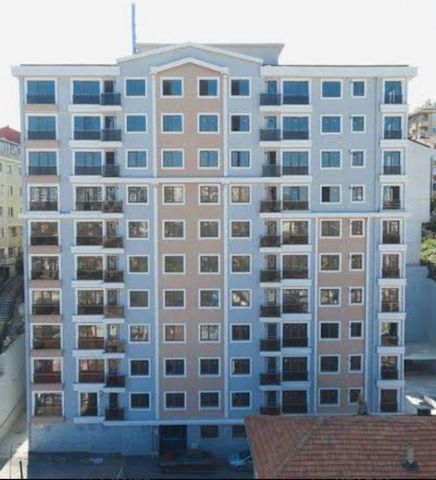 Appartement à vendre sur place à Eyüpsultan Notre immeuble a 5 ans et a 10 étages et notre appartement est 3. C’est sur le sol. Il y a 2 parkings couverts avec ascenseurs doubles et 1 parking extérieur pour 10 personnes. Vous vous sentirez très à l’a...