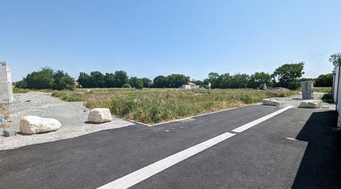 MAGNE / LAND FOR SALE NEAR SUPER U / POLE SHOPS AND SERVICES VARIOUS PLOTS FOR SALE FROM 94 M2 TO 376 M2 FOR SHOPS AND OTHER POSSIBLE PROJECTS. The selling price is from € 32,900 for 92 m2 of floor space, or € 43,750 for spaces of 125 m2 on the groun...
