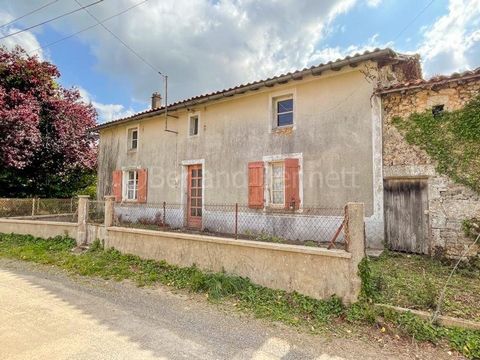 This property is situated in a small tranquil hamlet, surrounded by open country side yet close to the thriving market town of Melle. It currently offers 61m2 of living space with super potential to create 174m2 and is a blank canvas for someone to p...
