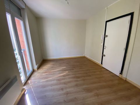 NOUVEAU - TOULOUSE Marengo. Agréable appartement traversant de type T2 offrant 49m2 habitables situé au 1er étage d'une petite copropriété calme et bien entretenue. Cuisine équipée, double vitrage. Proche métro et gare.